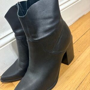 Steve Madden Black Pointed Ankle Booties with Side Zip